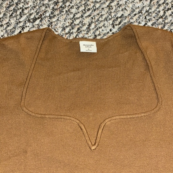Brand New! Abercrombie Long sleeve - Picture 2 of 5